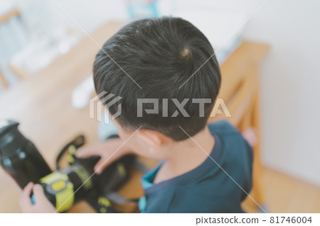 canteen, younger, person 81746004