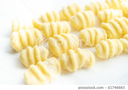 土豆麵疙瘩 81746665