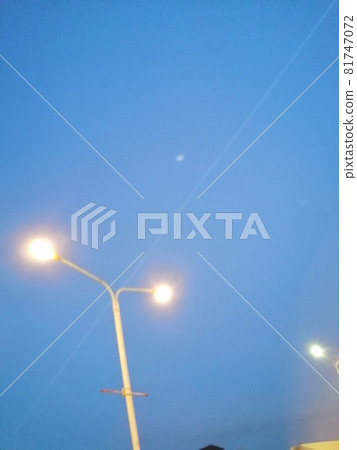 下班後抬頭仰望的美麗天空 下班後抬頭仰望的美麗天空 81747072