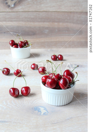Fresh ripe red berries on a bowl on the rustic background 81747162