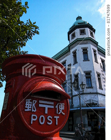 Retro landscape with mailbox 81747699