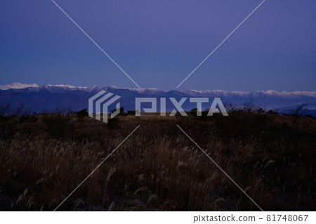 日出前從高寶奇高原到北阿爾卑斯山 81748067