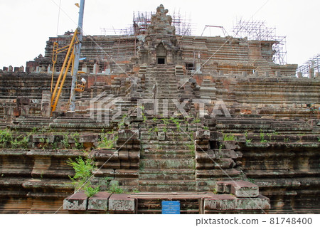 柬埔寨暹粒,世界遺產吳哥城,修復中的巴方寺 柬埔寨暹粒,世界遺產吳哥城,修復中的巴方寺 81748400