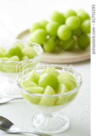Shine Muscat Panna Cotta 81752293