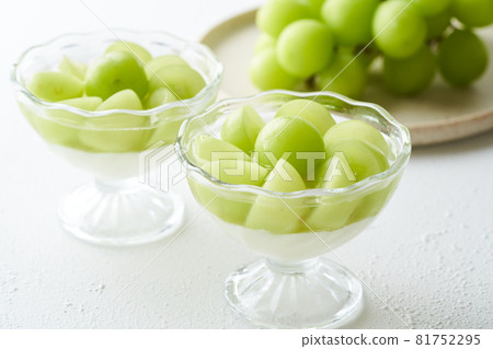 Shine Muscat Panna Cotta 81752295