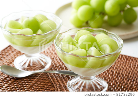 Shine Muscat Panna Cotta 81752296