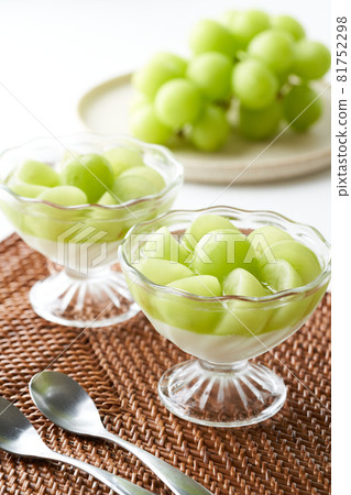 Shine Muscat Panna Cotta 81752298