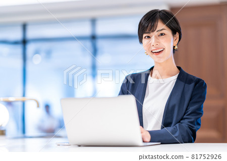 Office business woman shooting cooperation: WEEK Shibadaimon (Sun Frontier Fudousan) Office business woman shooting cooperation: WEEK Shibadaimon (Sun Frontier Fudousan) 81752926