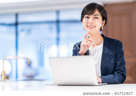 辦公室女商人拍攝合作:WEEK Shibadaimon(Sun Frontier Fudousan) 辦公室女商人拍攝合作:WEEK Shibadaimon(Sun Frontier Fudousan) 81752927