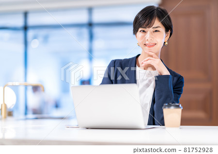 Office business woman shooting cooperation: WEEK Shibadaimon (Sun Frontier Fudousan) Office business woman shooting cooperation: WEEK Shibadaimon (Sun Frontier Fudousan) 81752928