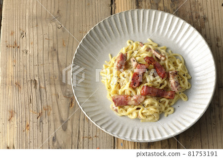 鳥瞰意麵培根配脆皮厚片培根 81753191