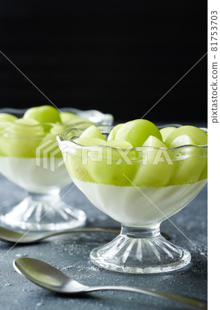 Shine Muscat Panna Cotta 81753703