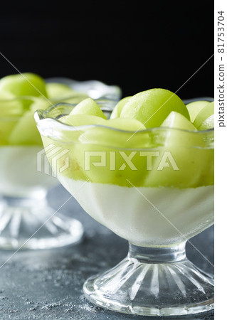 Shine Muscat Panna Cotta 81753704