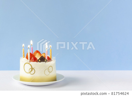 Whole cake and candles 81754624