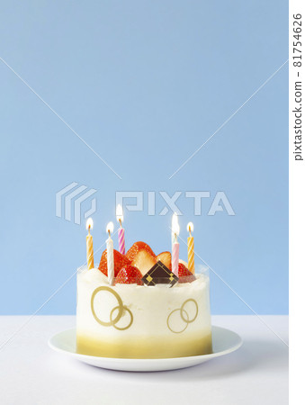 Whole cake and candles 81754626