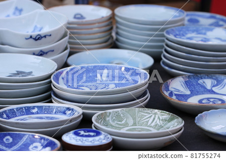 古董市場有很多便宜貨 81755274