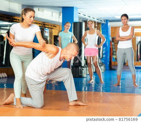 Woman doing armlock movement Woman doing armlock movement 81756169