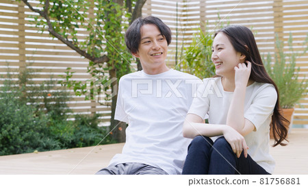 Smiley young couple Smiley young couple 81756881