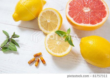 Vitamin supplements with lemon and grapefruit 81757311