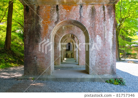 京都市南禪寺水運河 81757346