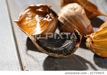 Black garlic Black garlic 81759925