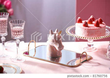 able setting at a luxury wedding and Beautiful flowers 81760756