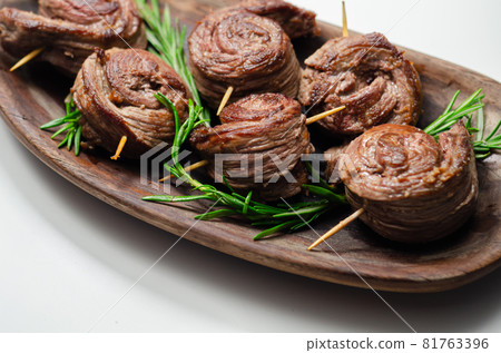 Juicy beef, fried and cooked in the shape of a rose, creatively served meat Juicy beef, fried and cooked in the shape of a rose, creatively served meat 81763396