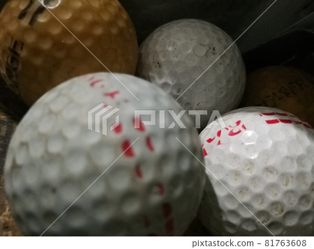many golf balls 81763608