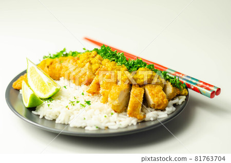 Crispy chicken perked up with an aromatic katsu curry sauce and fragrant fluffy rice Crispy chicken perked up with an aromatic katsu curry sauce and fragrant fluffy rice 81763704