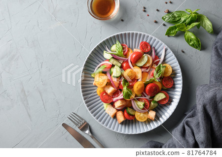 Tuscan Panzanella with tomatoes and bread. Top view. 81764784