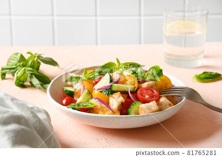 Tuscan Panzanella with tomatoes and bread, Italian cuisine. 81765281
