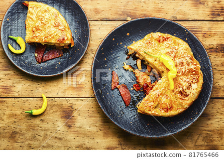 Mexican meat pie. 81765466