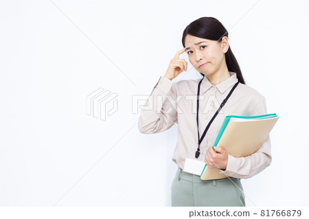 一個三十多歲的女商人嚴重擔心 81766879