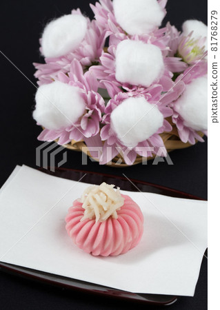 High-grade fresh confectionery: Chrysanthemum Kisewata High-grade fresh confectionery: Chrysanthemum Kisewata 81768279