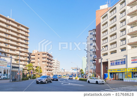 川崎市中原區丸子橋十字路口附近綱島街道街景 81768628