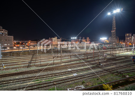 夜晚的門司港站，九州的門戶 81768810