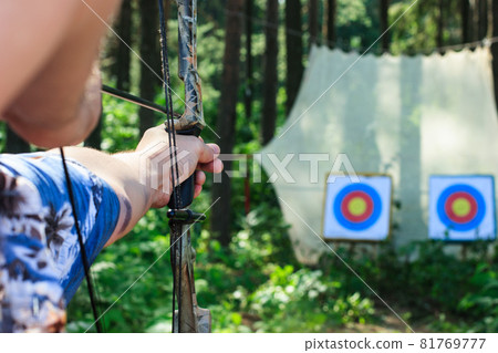 Bow shooting Bow shooting 81769777