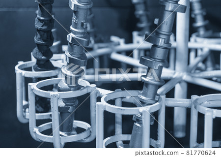 The cam shaft parts on the conveyer belt to oven for stress release process. The cam shaft parts on the conveyer belt to oven for stress release process. 81770624