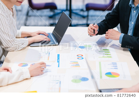 辦公室開會的商務場景（部分） 81772640