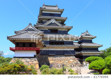 National Treasure: Matsumoto Castle's Main Keep, Tsukimi Tower, and Small Keep 81776994