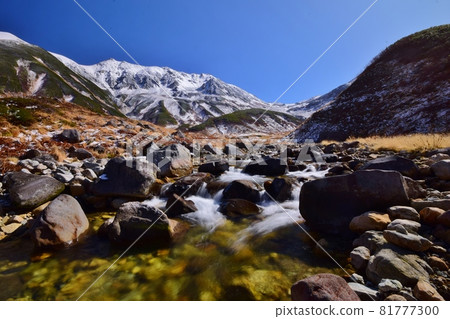 Late autumn and early winter in the Tateyama mountain range, Raichozawa 81777300
