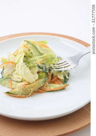 Caesar salad  81777506