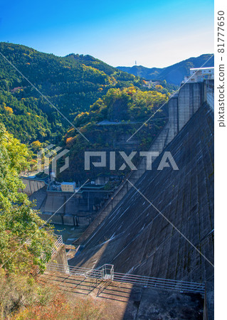 Kanna Lake Shimokubo Dam Autumn scenery Autumn leaves season 81777650