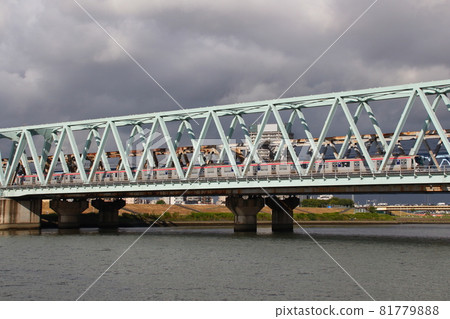 穿越荒川的筑波快車 TX-1000 系列 81779888