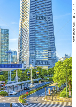 橫濱櫻木町城市景觀:索道、巴士站和地標塔 橫濱櫻木町城市景觀:索道、巴士站和地標塔 81782114