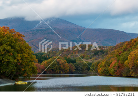 Lake Choro in autumn (Miyagi Prefecture) Lake Choro in autumn (Miyagi Prefecture) 81782231
