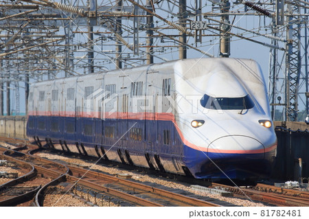 E4 series Shinkansen arriving at Tsubame-Sanjo Station 81782481