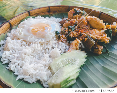 Rice topped with stir-fried pork or beef and basil Rice topped with stir-fried pork or beef and basil 81782682