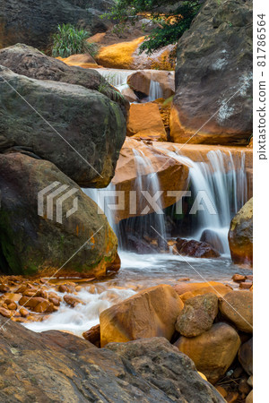 金瓜石黃金瀑布 81786564