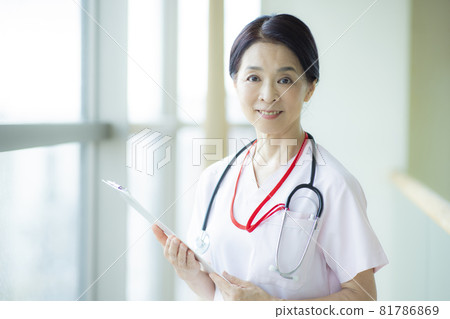 Nurse Middle-aged Senior 81786869
